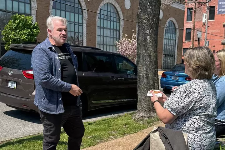 OMG in the CWE: Best of the Central West End Food + History Tour