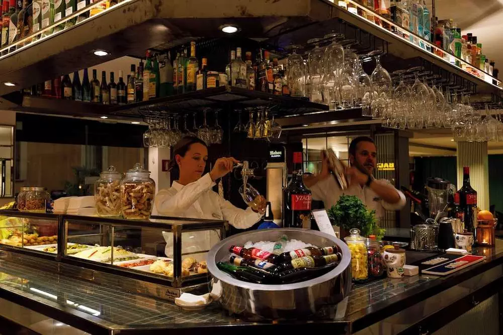 ✈ SPANIEN | Barcelona - Mariano Cubi Aparthotel Barcelona 4*, 2 Näc...