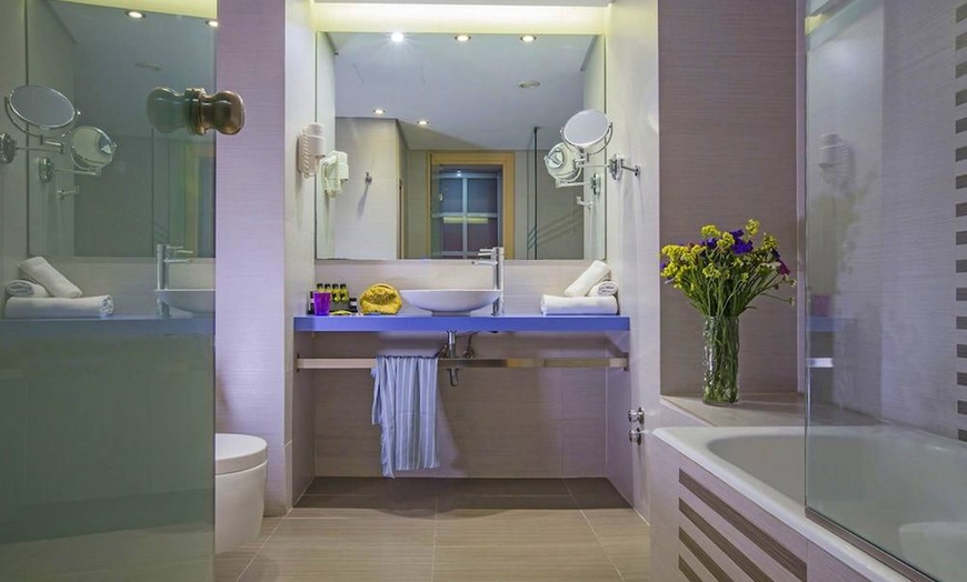 Image 6: ✈ ATHENE EN OMGEVING | Athene - Novus City Hotel 4*, 2 nachten - Ro...