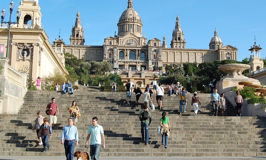 Image 3: Barcelona Destaca en 2 Horas Tour Privado a pie con Local