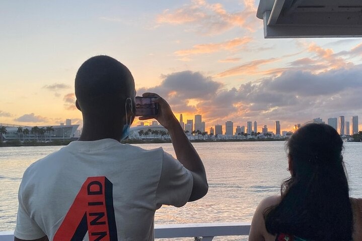 Sunset Cruise of Biscayne Bay Millionaire Homes & Cash Bar