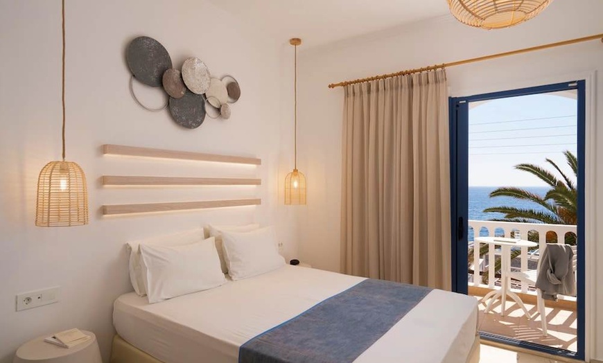 Image 3: ✈ SANTORIN | Kamari - Hotel Sunshine Santorini 3* - Bord de mer