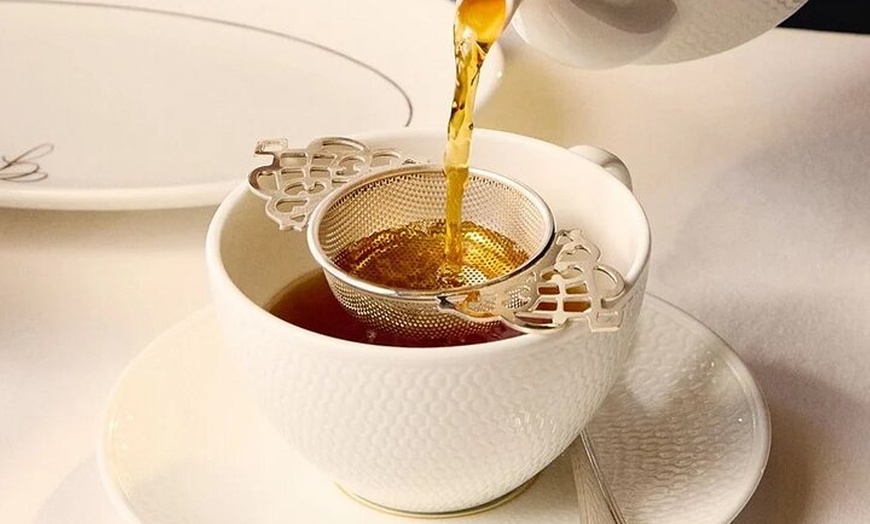 Image 13: London Sightseeing Tour: Guard Change with Tower of London Option