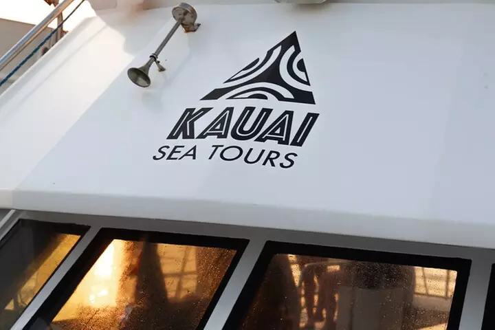 Deluxe Na Pali Morning Snorkel Tour on the Lucky Lady