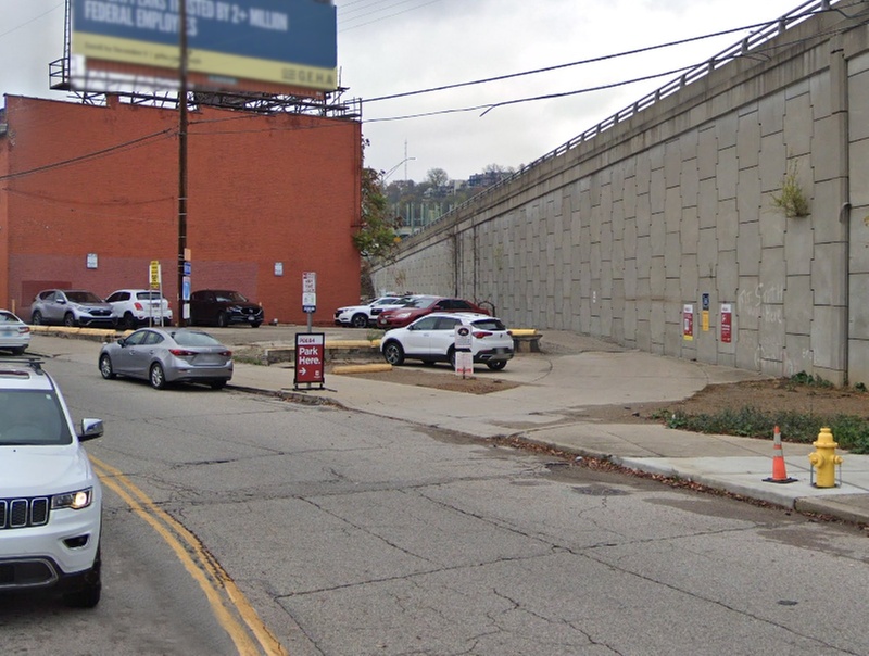 Parking at Court and Reedy Lot - P8684