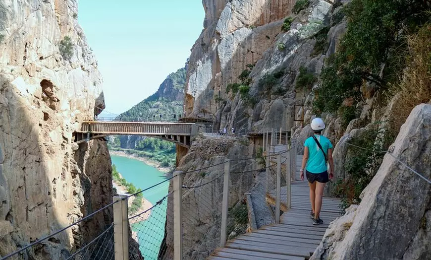Image 3: Desde Málaga: Bus Ida/Vuelta Caminito del Rey + Tour Guía Oficial