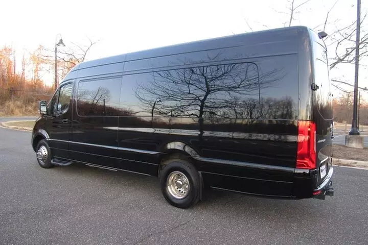 Roberts Transportation Luxury shuttle and sightseeing tour