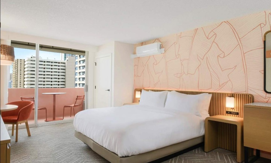 Image 3: ✈ HAWAÏ | Honolulu - The Ambassador of Waikiki, Tapestry Collection...