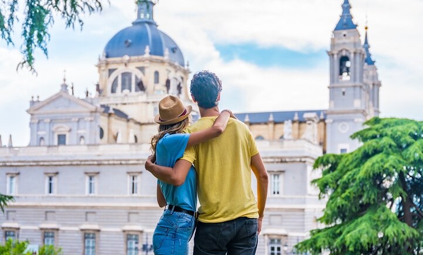 Image 2: Madrid Photoshoot Experience