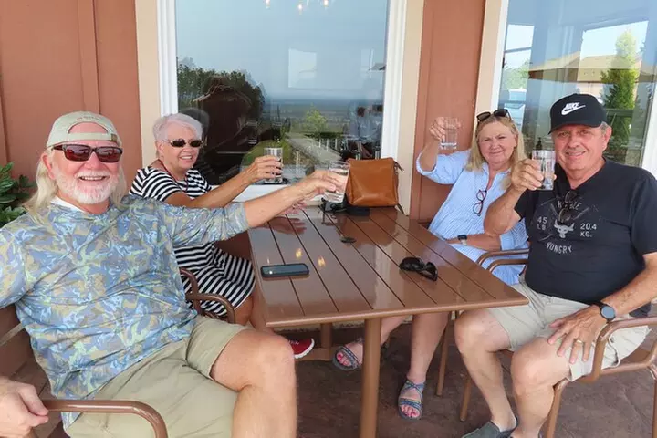 Willamette Valley Boutique Winery Tour with Lunch