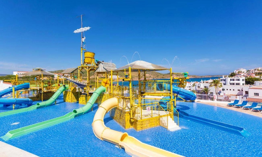 Image 2: ✈ MINORQUE | Fornells - Fergus Club Carema Splash 4* - Appartement