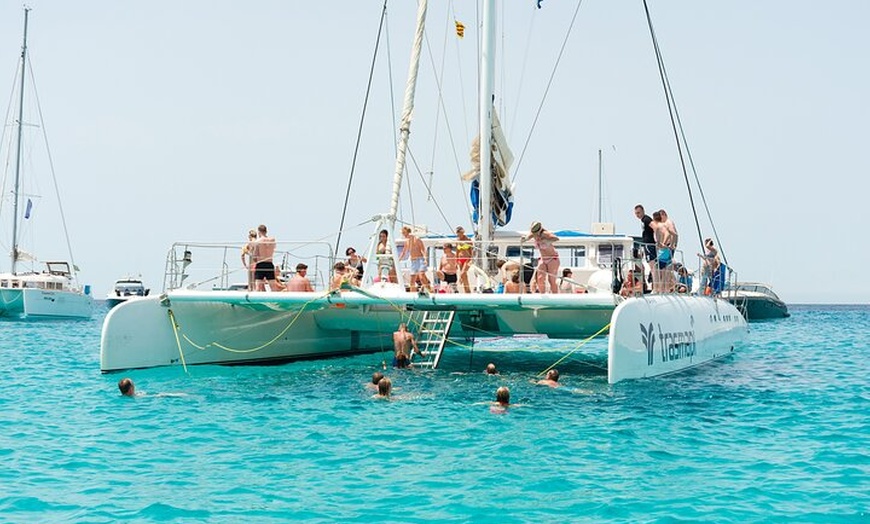 Image 16: Excursión desde Ibiza a Playa de Illetas en Catamarán con Comida