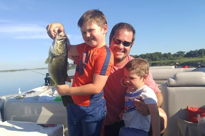 Private Pontoon Fishing Charter on Lake Tohopekaliga in FL