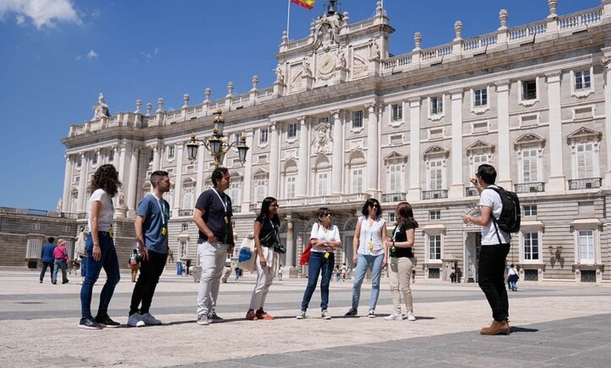 Image 4: Tour a pie por Madrid : Puerta del Sol, Plaza Mayor & Palacio Real.