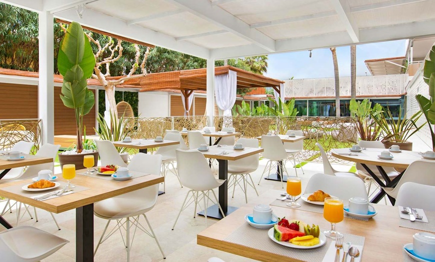 Image 4: ✈ COSTA BARCELONA | Malgrat de Mar - Sumus Hotel Monteplaya - Adult...