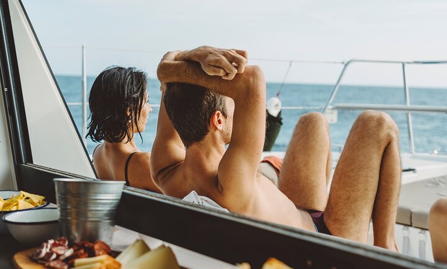 Image 4: Catamarán de lujo para experiencias privadas en Barcelona