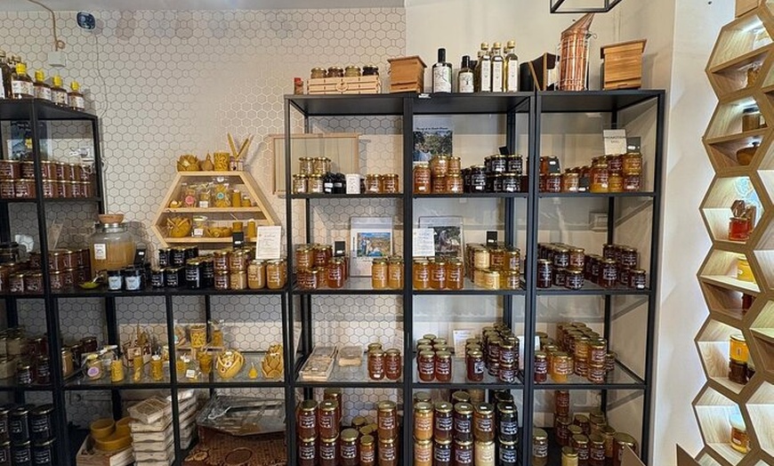 Image 6: Marseille Bites & Stories: Une savoureuse aventure en ville avec un...
