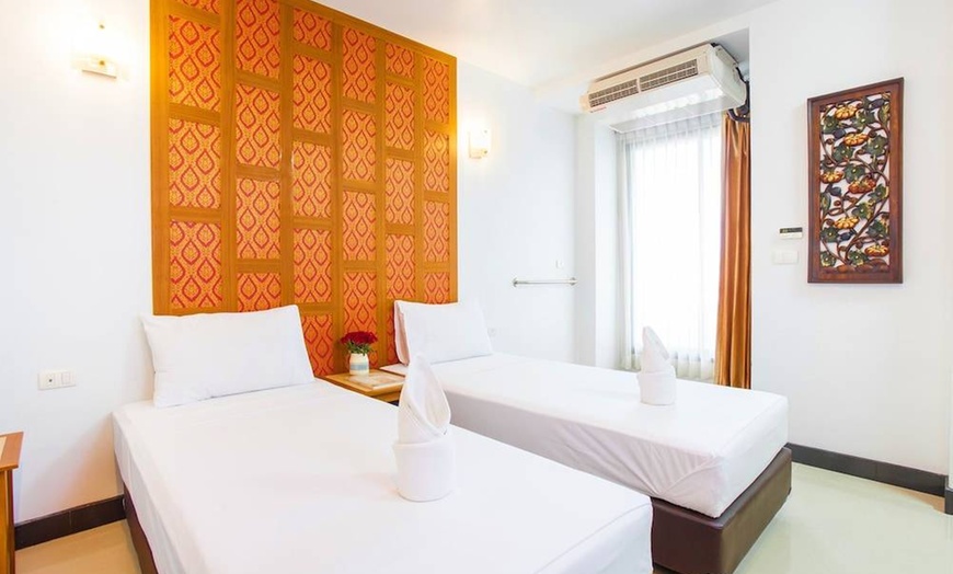 Image 14: ✈ MIDDEN VAN THAILAND | Bangkok - New Siam Palace Ville Hotel 3*, 5...