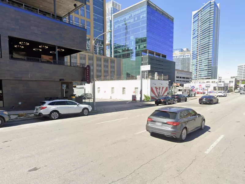 Parking at 501 W. 6th St. Lot - P3077