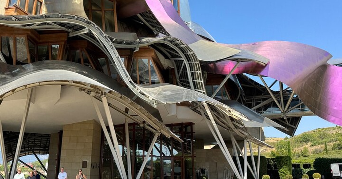Tour exclusivo de vino en La Rioja con visitas a Marqués de Riscal y Ysios