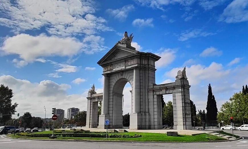 Image 4: Sunset Photography Golden Madrid en una bicicleta eléctrica