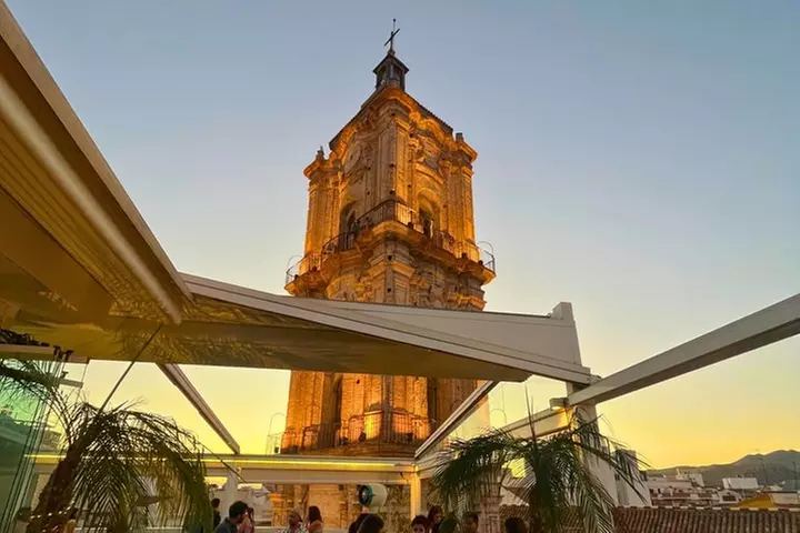 Tour a pie por la azotea de Málaga con 3 bebidas y vistas panorámicas - Primary Image