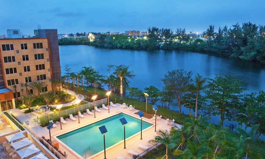 Image 5: ✈ FLORIDA | Miami - Element Miami International Airport 3* - Centro...