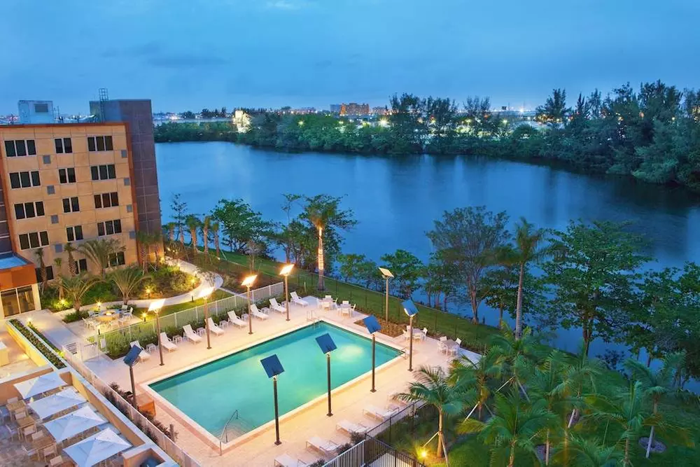 ✈ FLORIDA | Miami - Element Miami International Airport 3*, 3 notti...