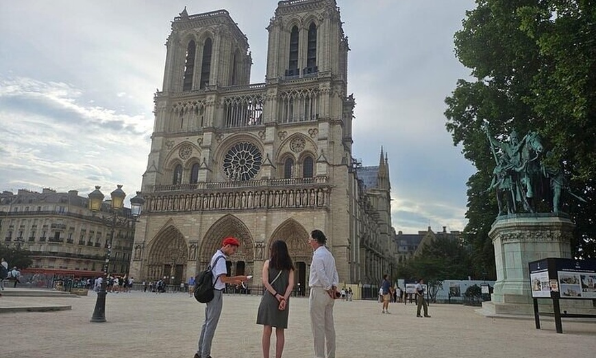 Image 2: Visite guidée en petit groupe de la cathédrale Notre-Dame
