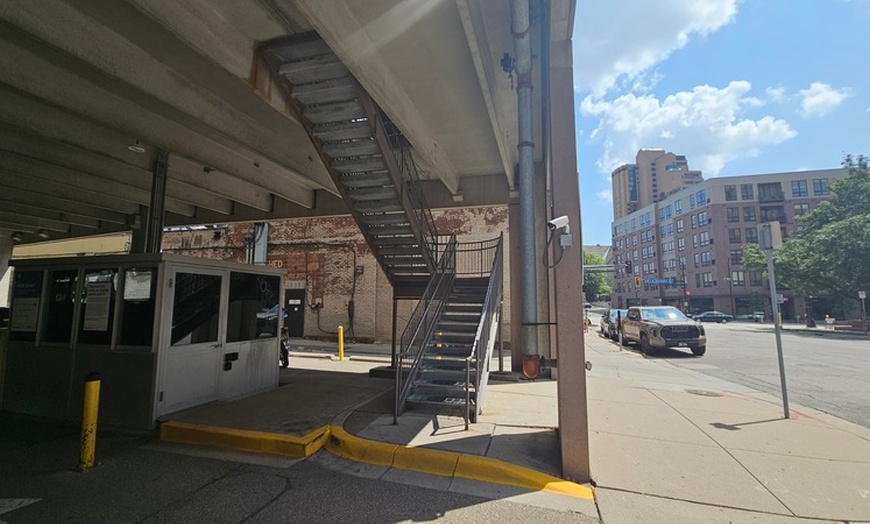 Image 4: Parking at FireBarn Ramp