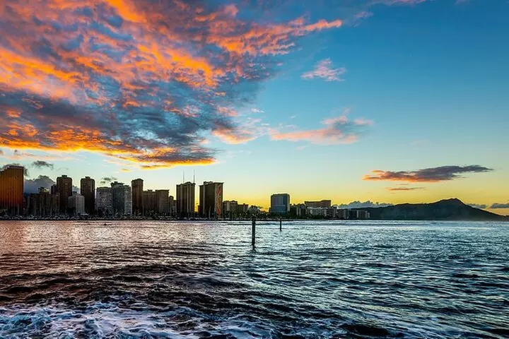 Whale Watching and Sunrise Breakfast Cruise in Honolulu