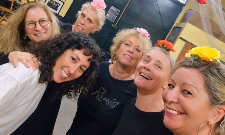 Image 8: Sevilla: Divertida clase de acercamiento al Flamenco