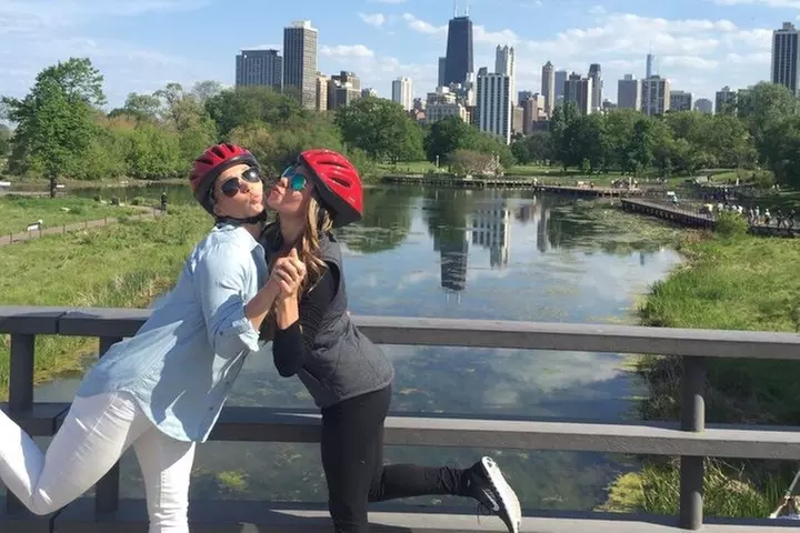 Bike Tour of Chicago's Lakefront Neighborhoods