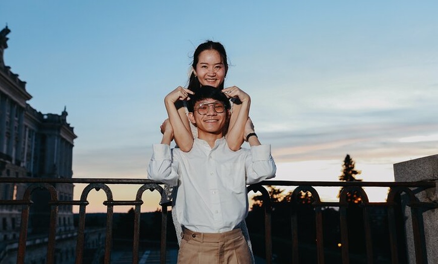 Image 12: Sesión de fotos en pareja & tour fotográfico, Madrid