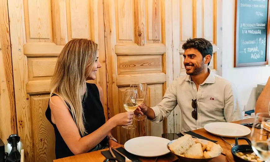 Image 9: Sevilla Tapas y cata de vinos con bebida en la azotea