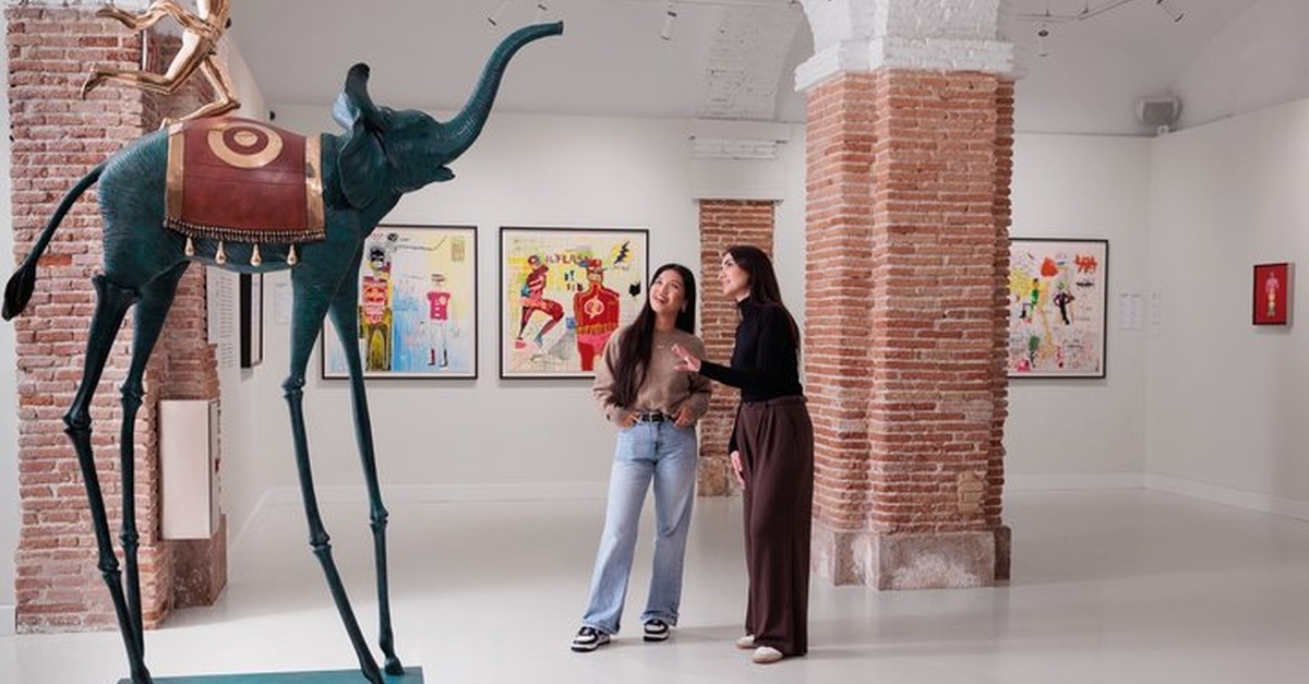 Cartel de Moco Museum Barcelona: visita guiada de arte moderno y contemporáneo