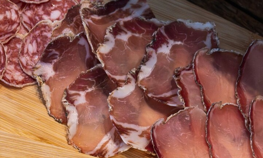 Image 6: Dégustation de 3 vins locaux avec de la charcuteries françaises