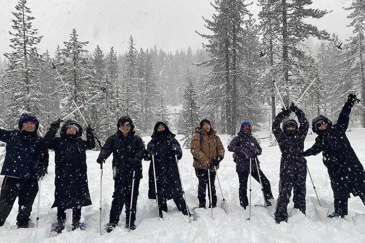 Lake Tahoe: Sunset Snowshoe Trek with Hot Drinks and Snacks