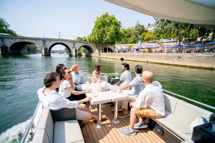 2 - 12 pax Excursion privée en bateau fluvial à Paris avec Rosé et Macarons - Image 6