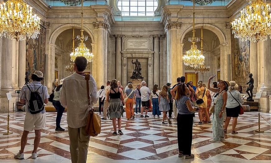 Image 29: Tour al Palacio Real de Madrid : Acceso prioritario con Guía Especi...