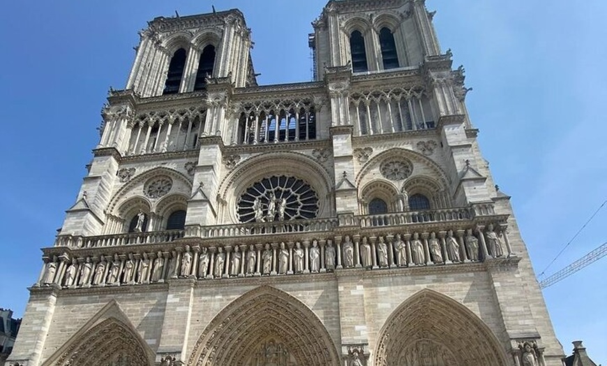 Image 2: Visite guidée intérieure en petit groupe de la cathédrale Notre-Dame