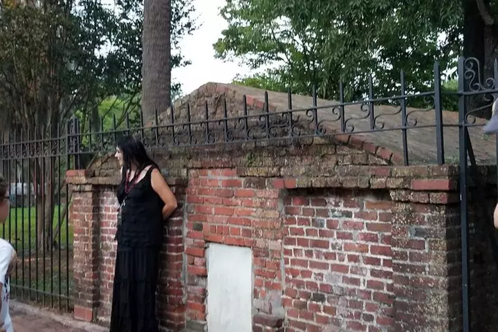 The Grave Tales Ghost Tour in Savannah