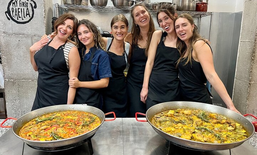 Image 6: Clase de cocina valenciana de paella, tapas y visita al mercado de ...