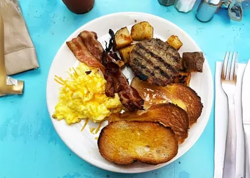 5% Cash Back at Daydreamers Cafe & Grill