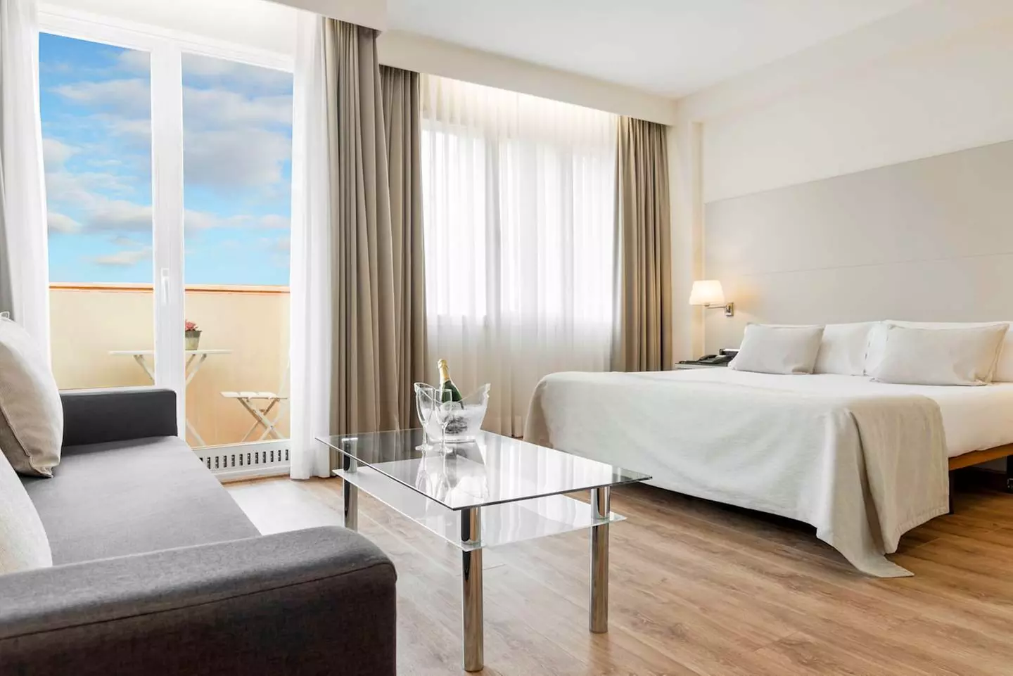 ✈ SPANIEN | Barcelona - Mariano Cubi Aparthotel Barcelona 4*, 2 Näc...