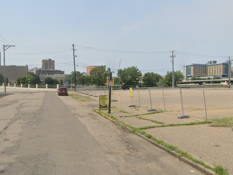 Parking at 500 Broadway St. Lot