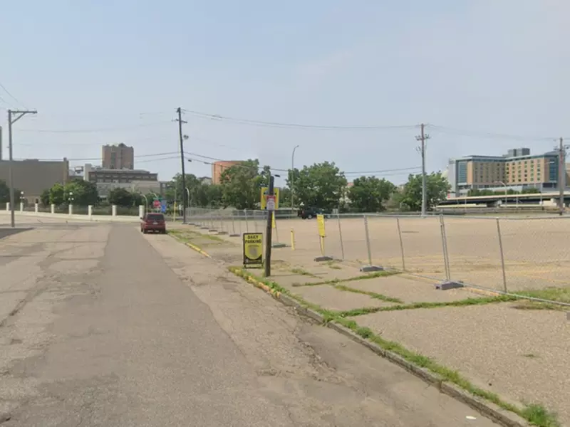 Parking at 500 Broadway St. Lot