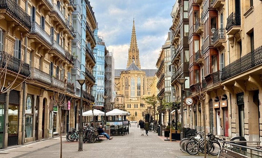 Image 9: Recorrido Histórico a Pie en San Sebastián con Pintxo y Bebida