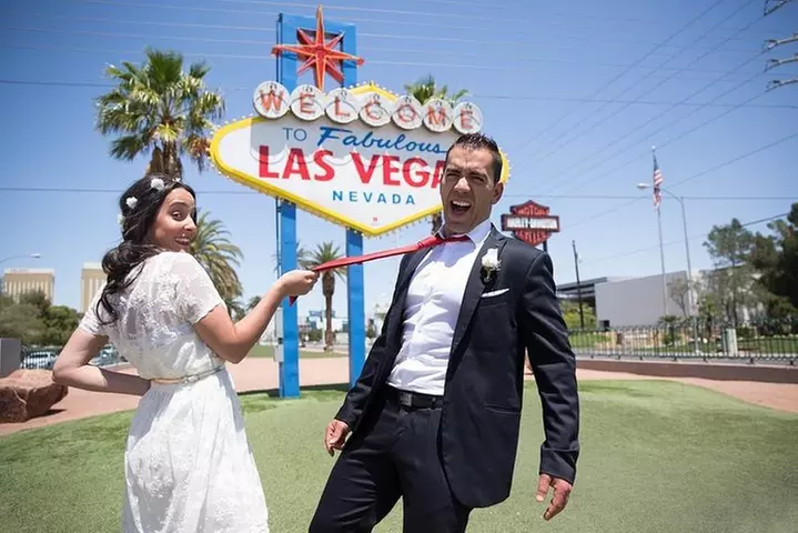 Private Tour by Limousine of Las Vegas' Chapel Row - Primary Image