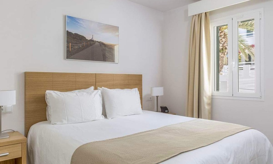 Image 3: ✈ MINORQUE | Arenal d'en Castell - White Sands Beach Club 3* - Appa...
